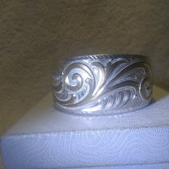 Montana Silversmiths Silver Large Gold Swirl Engraved Cuff Bracelet Excellent !! - Picture 1 of 8